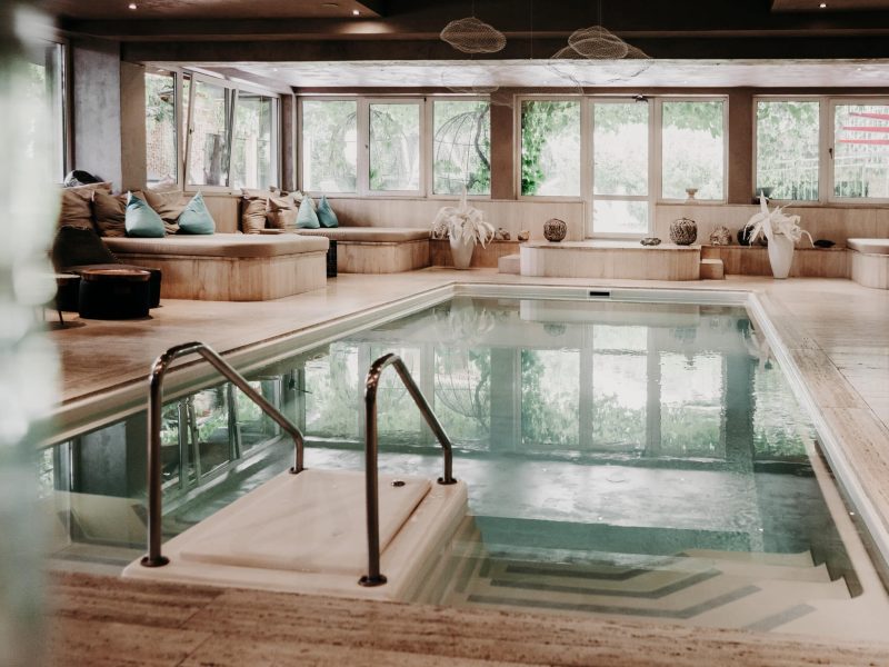 Innenpool-Wellness-Haidachhof-SPA-Indoorpool