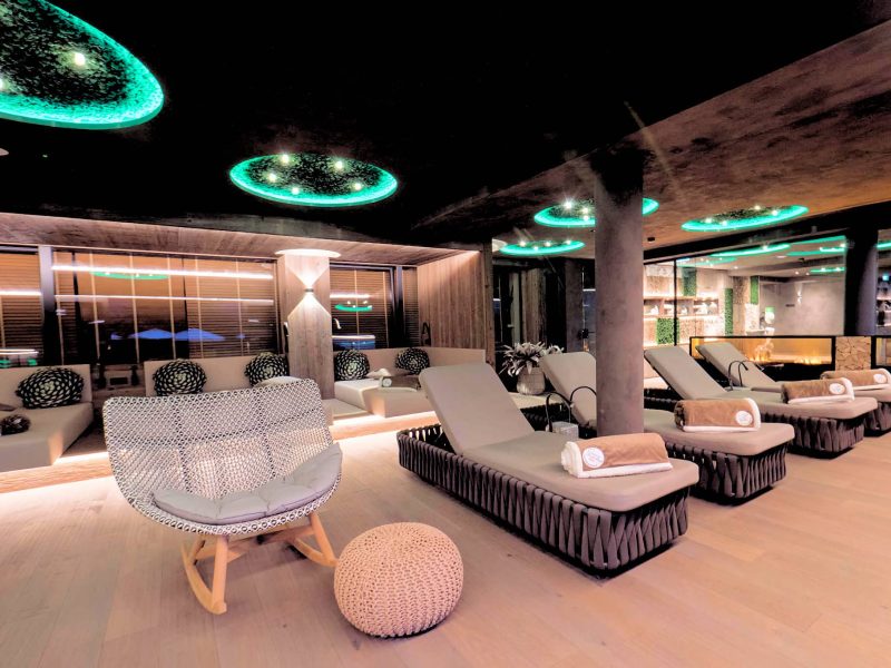 Ruheliegen im Wellnessbereich im Boutiquehotel Haidachhof Fügen